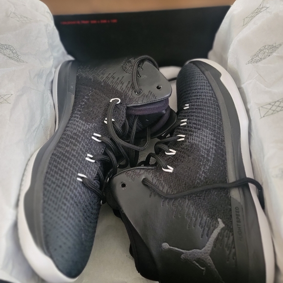 Air Jordan 31 \'Black Cat\' M Size 9 Red & Black with white soles. main image 4